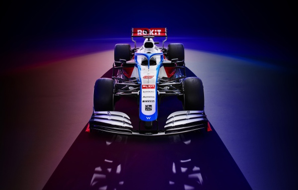 Гоночный автомобиль Williams FW43,  2020 года на синем фоне вид спереди