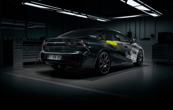 Автомобиль Peugeot 508, 2020 года в гараже