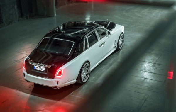 Дорогой автомобиль  Rolls-Royce Phantom 2019  года