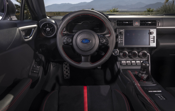 Салон автомобиля subaru brz 2022 года