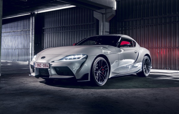 Комфортабельный автомобиль  Toyota GR Supra 2 2020 года на парковке 