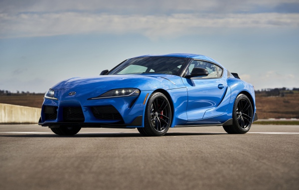 Синий автомобиль Toyota GR Supra A91, 2021 года 