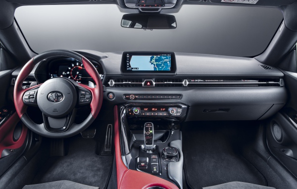 Кожаный салон автомобиля Toyota GR Supra 2L 2020 года