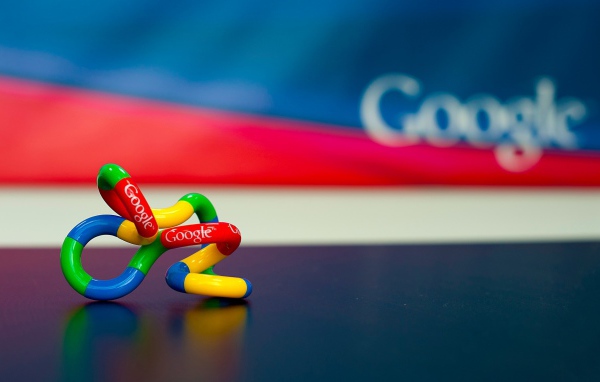 Значок google на столе
