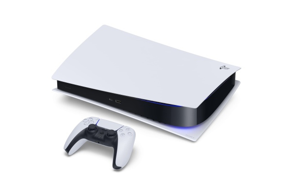 Новая приставка  Sony PlayStation 5 на белом фоне
