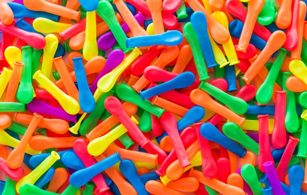 Разноцветные надувные шарики крупным планом