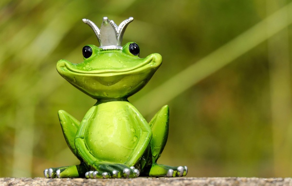 Статуэтка зеленой царевны лягушки 