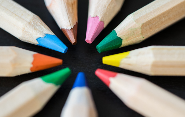 Заточенные разноцветные карандаши 