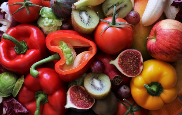 Свежие овощи и фрукты крупным планом