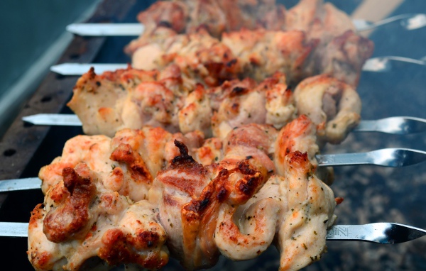 Вкусный шашлык из свинины на мангале 