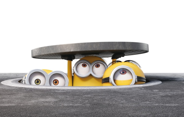 Миньоны выглядывают из люка