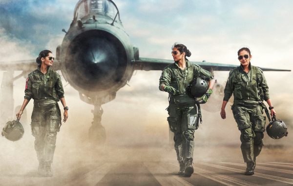 Красивые девушки пилоты истребителя 