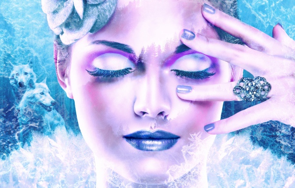 Красивая девушка с  макияжем с закрытыми глазами