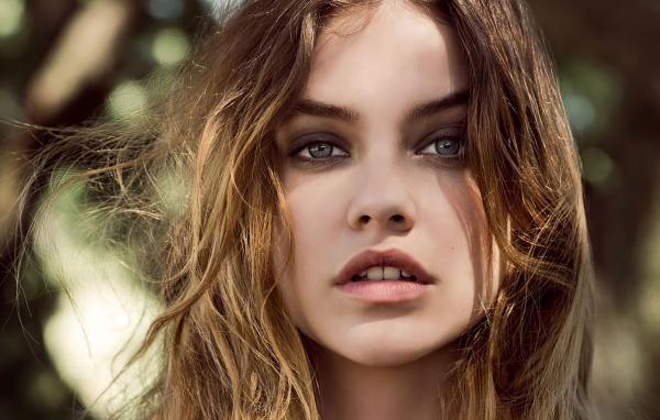 Красивое лицо крупным планом, модель Барбара Палвин