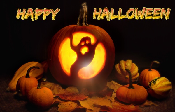 Тыквы с надписью Счастливого Хэллоуина