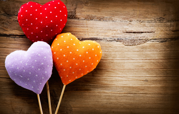 Сердечки из ткани на деревянных палочках