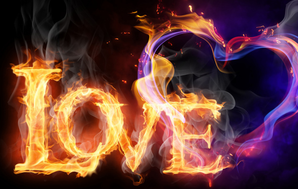 Огненное сердце и надпись любовь на черном фоне