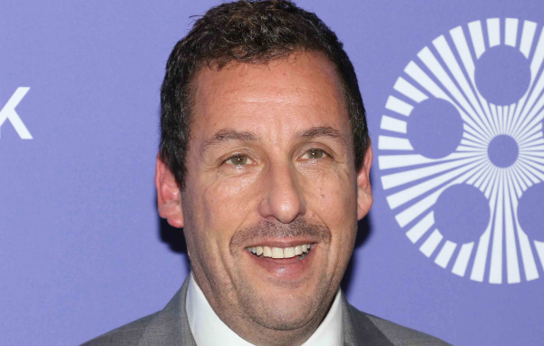 Актер Адам Сендлер крупным планом