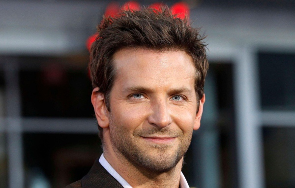 Популярный актер Брэдли Купер крупным планом