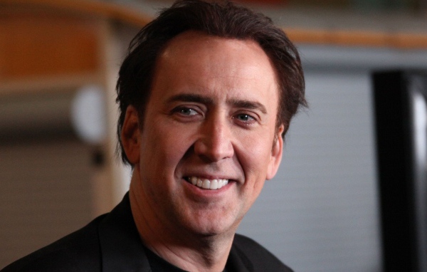 Улыбающийся мужчина,  актер Николас Кейдж