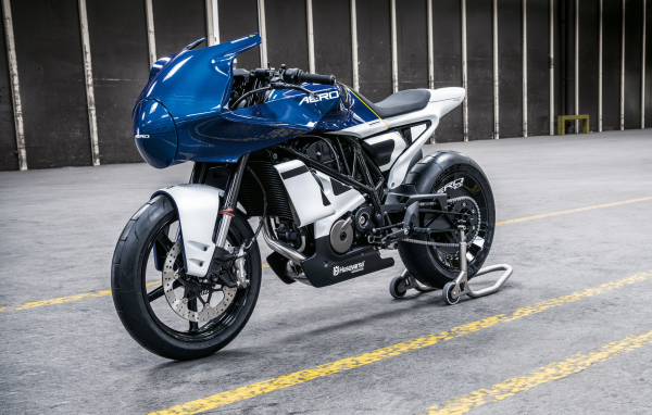 Мотоцикл Husqvarna Vitpilen 701 Aero Concept 2019 года на дороге