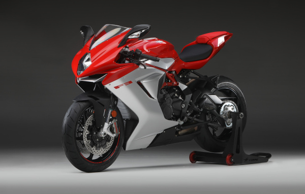 Красный мотоцикл  Agusta F3 800 2020 года на сером фоне