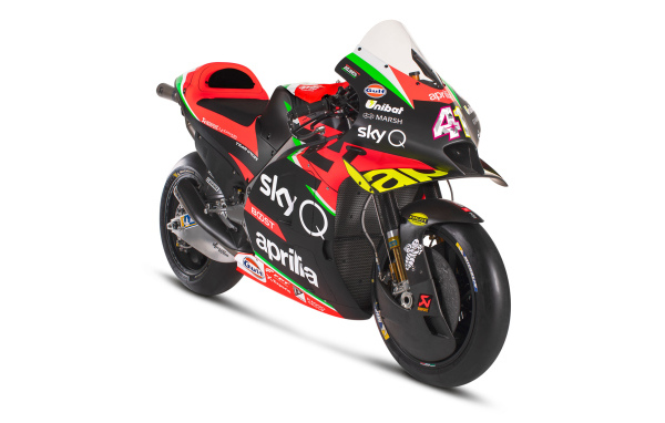 Гоночный мотоцикл  Aprilia RS GP, 2020 года на белом фоне