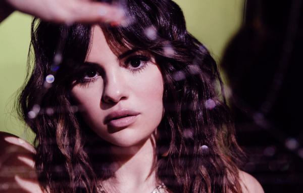 Актриса, певица Селена Гомес лицо крупным планом