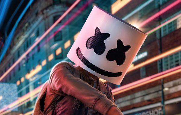 Диджей Маршмеллоу крупным планом