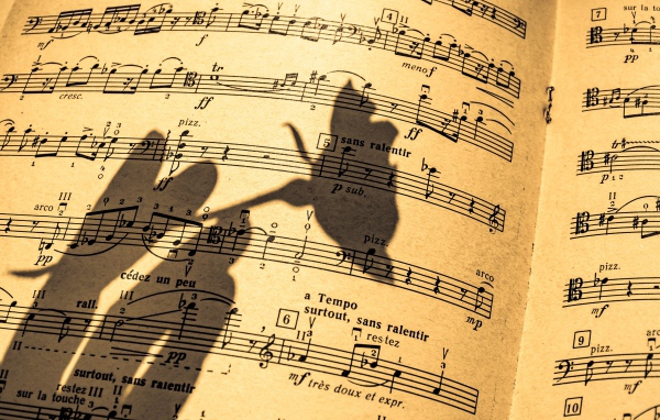 Тень розы на нотной тетради 