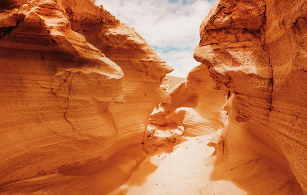 Каменный необычный каньон 