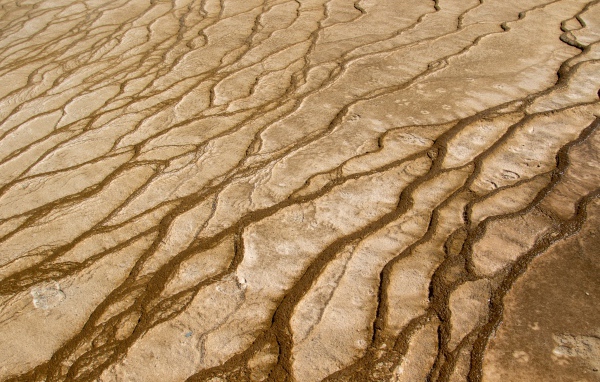 Трещины на песке крупным планом