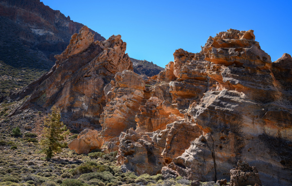 Старые камни в национальном парке Италии 