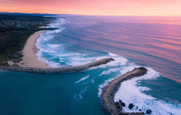 Розовый закат над океаном