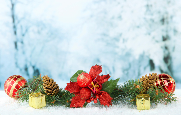 Красивый шаблон для Новогодней открытки с елочными украшениями