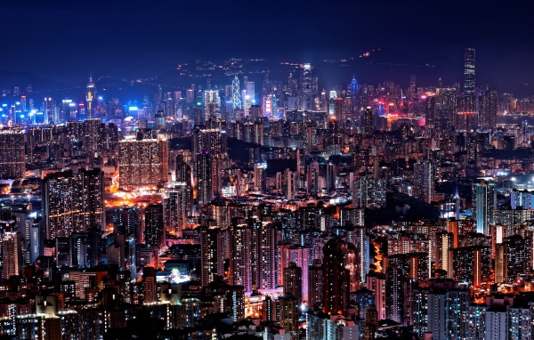 Вид на ночной освещенный Гонконг, Китай