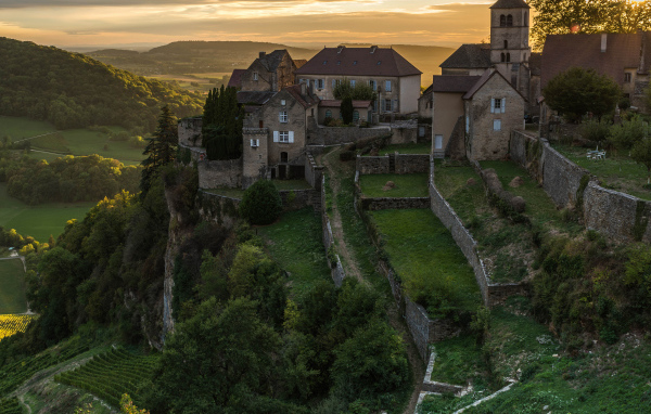 Большой дом на высокой скале, Франция 