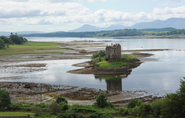 Заброшенная церковь на острове, Шотландия 