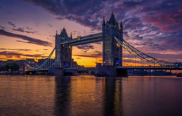 Тауэрский мост на закате в Лондоне