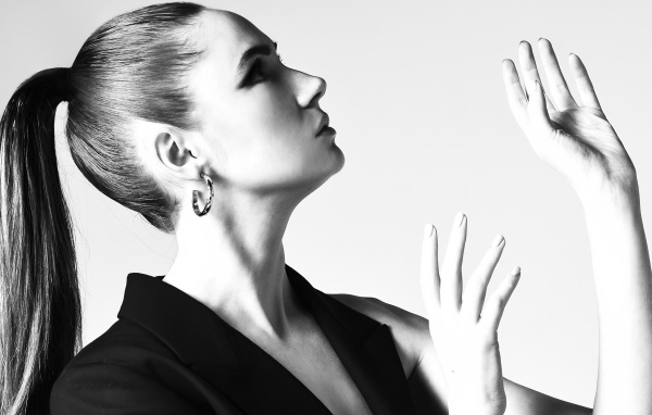 Актриса Карен Гиллан черно - белое фото 