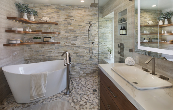 Большая ванная комната с кирпичными стенами 