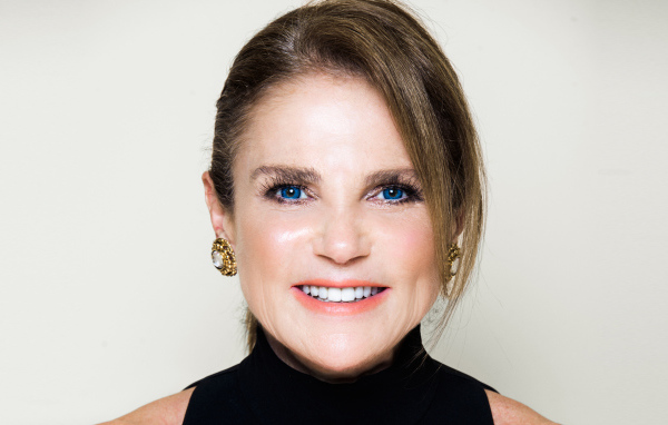 Улыбающаяся женщина, актриса Това Фелдшу