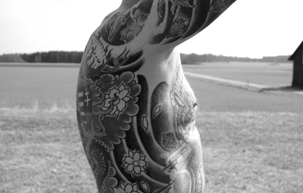 Татуировки на теле мужчины 