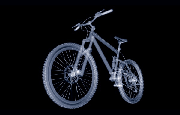 Велосипед на черном фоне 3д графика