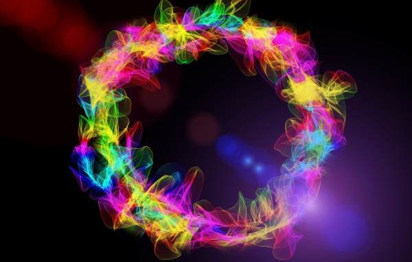 Круг из разноцветных световых волн на черном фоне