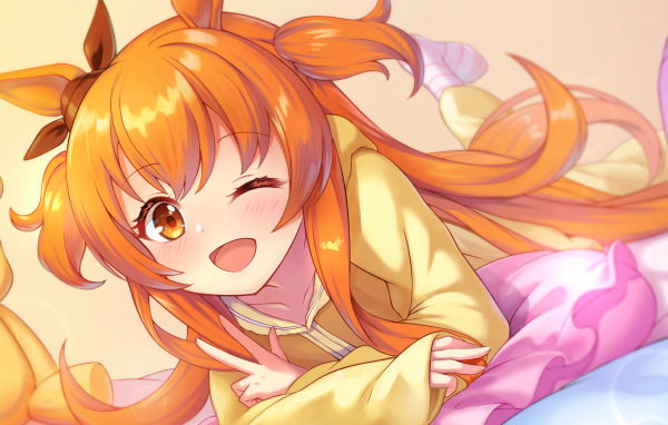 Яркая рыжеволосая девушка аниме  Uma Musume: Pretty Derby