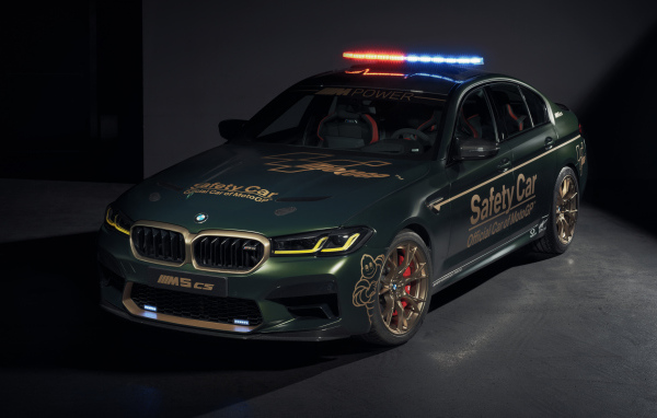 Служебный автомобиль BMW M5 CS MotoGP Safety Car 2021 года