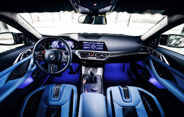 Кожаный салон автомобиля BMW M4 Coupé