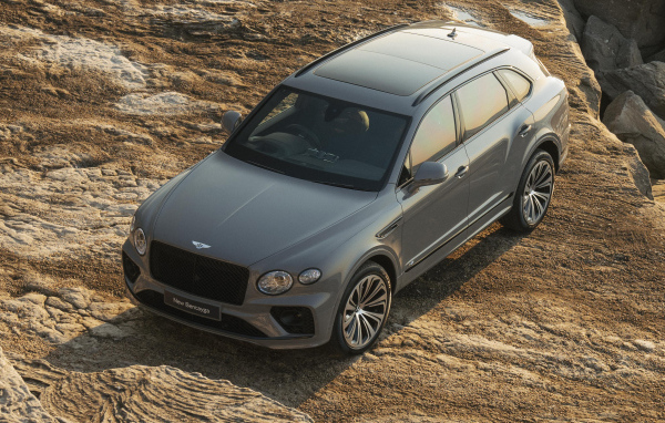 Внедорожник Bentley Bentayga V8 First Edition 2021 года вид сверху