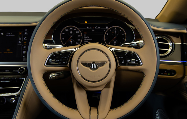 Кожаный руль автомобиля Bentley Flying Spur V8 First Edition 2021 года